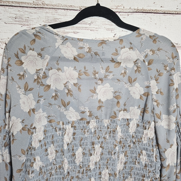 **LAST CHANCE** American Eagle long sleeve blouse - Picture 9 of 15